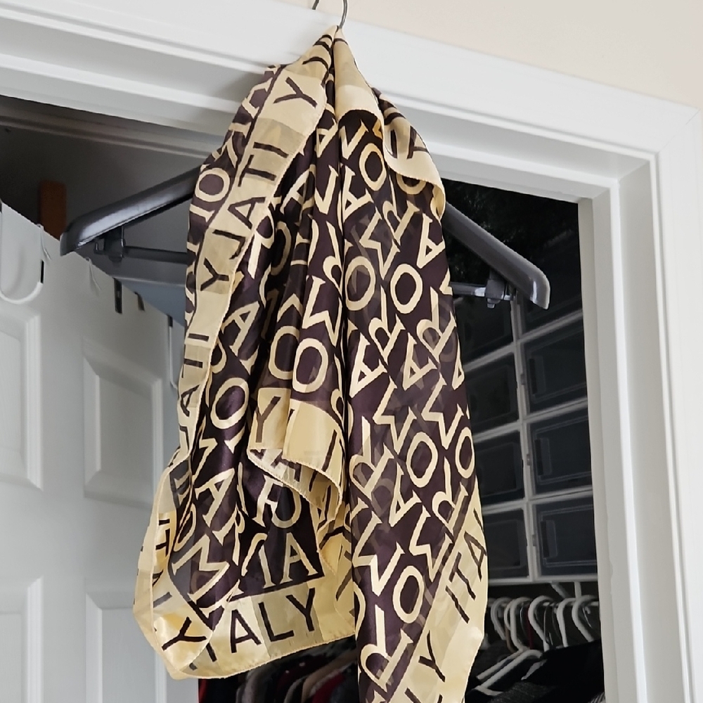 Elegant Brown and Cream Scarf